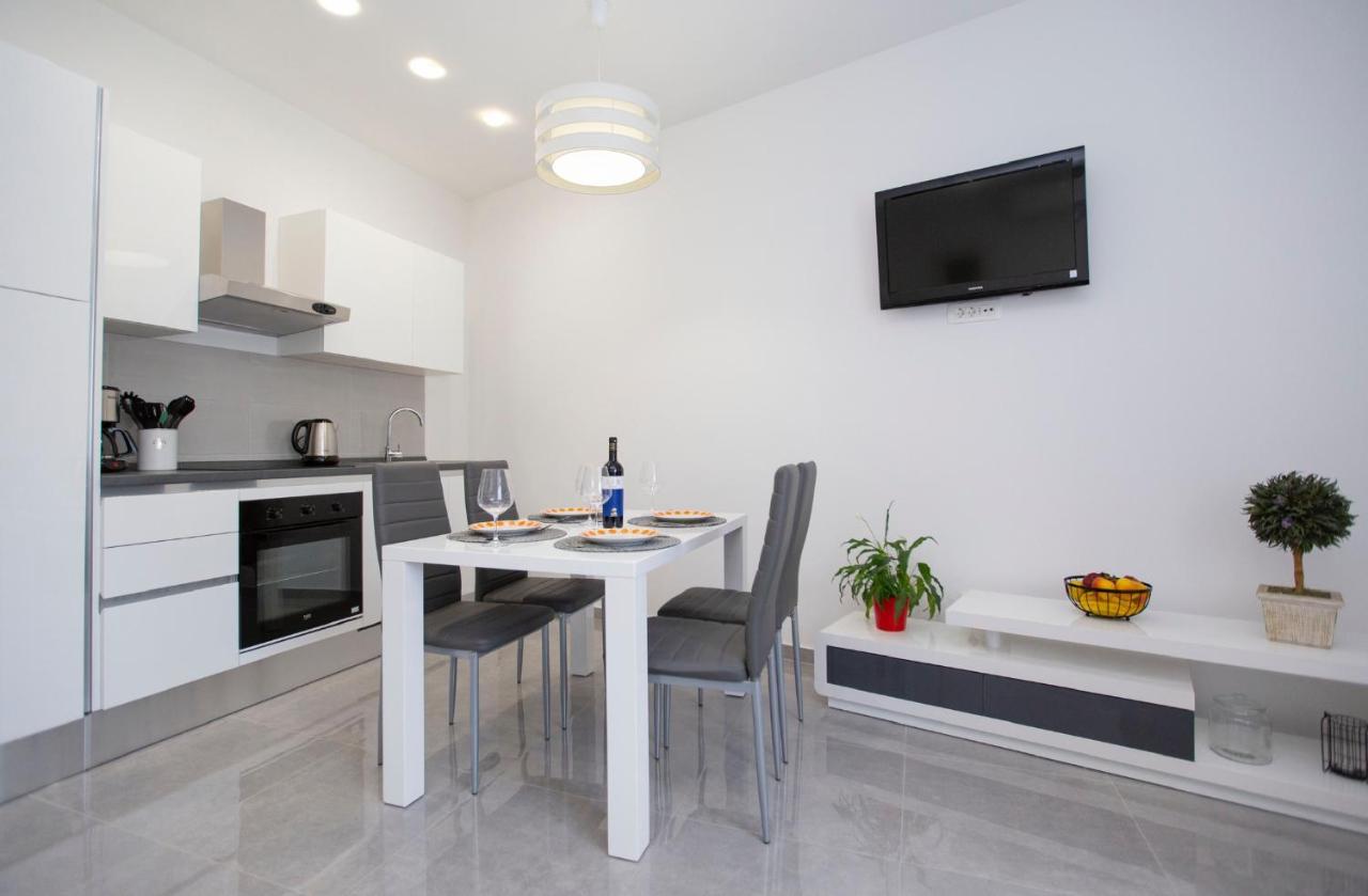 Triple A Apartment Сплит Екстериор снимка